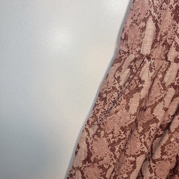 H&m pink snakeskin pattern casual wear dress. Size S - Picture 5 of 8